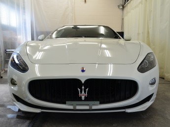 マセラテイ・Variant-ULTIMATE（ガラスコーティング）