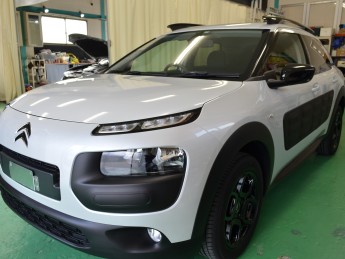 シトロエンC4カクタス  /  ULTIMATEコーティング③。