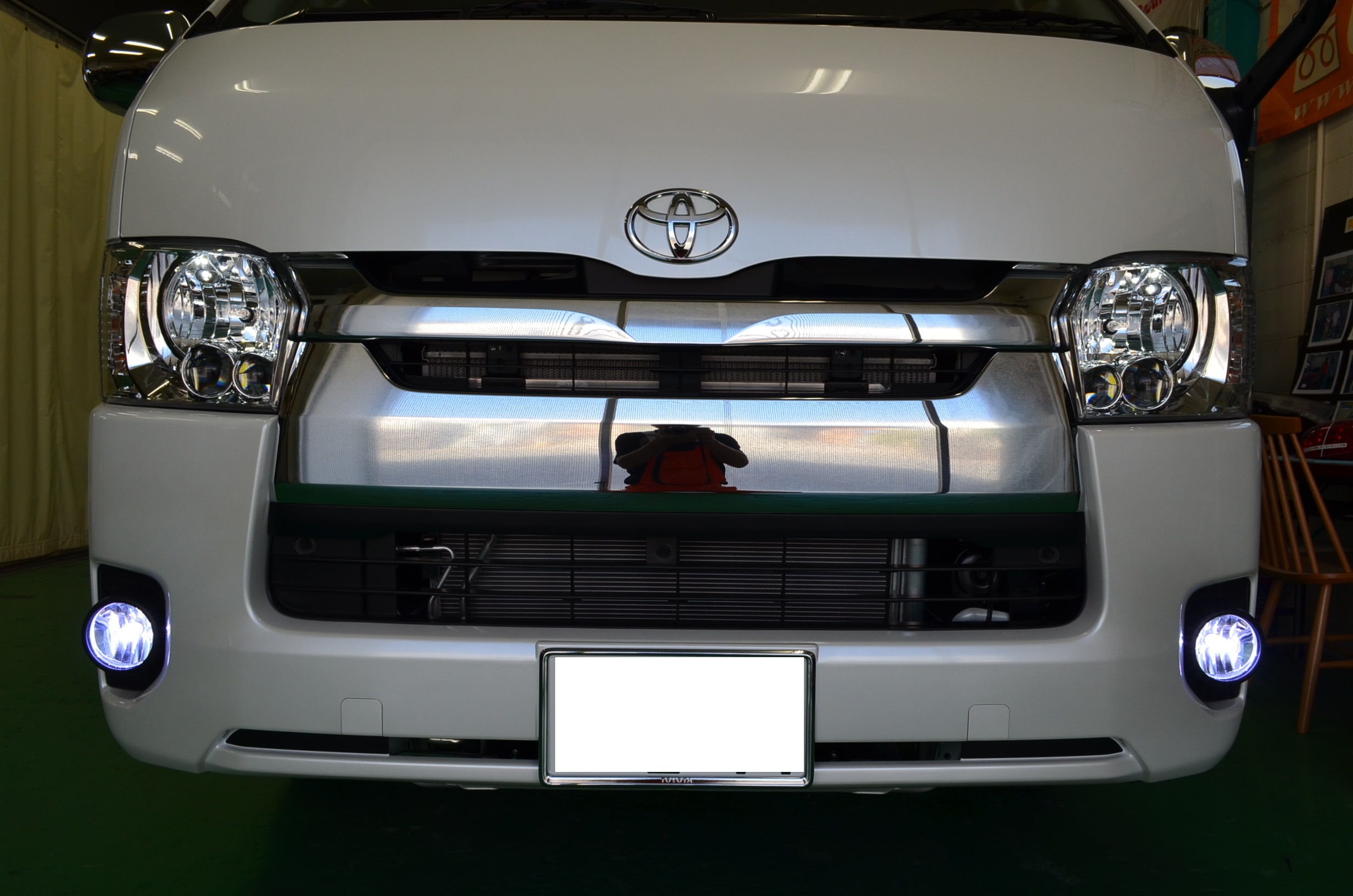 ハイエースLED化・取付サービス
